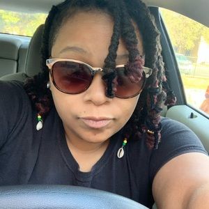 Meet your Posher, Mara